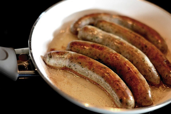 Bratwurst with Sauerkraut and Apples