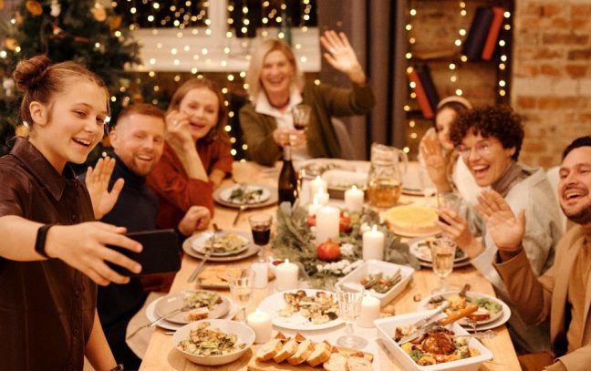 Christmas Party Ideas: 7 Tips to Throw an Ultimate Christmas Bash on a Budget