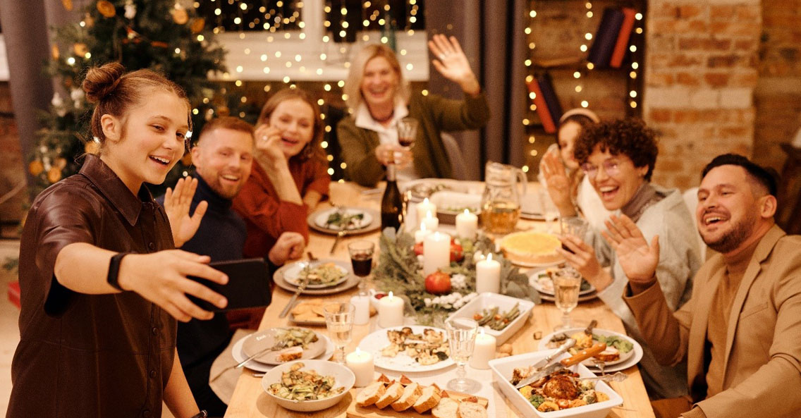 Christmas Party Ideas: 7 Tips to Throw an Ultimate Christmas Bash on a Budget